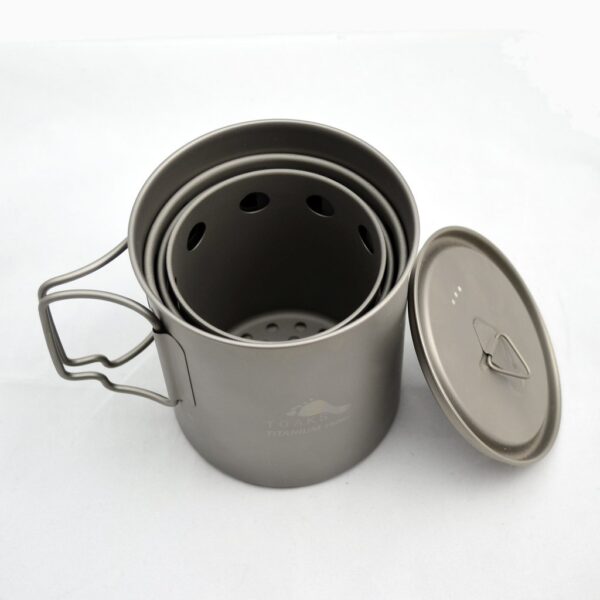 A set of three pots with lids on top.